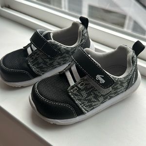 See Kai Run size 7 Velcro sneakers